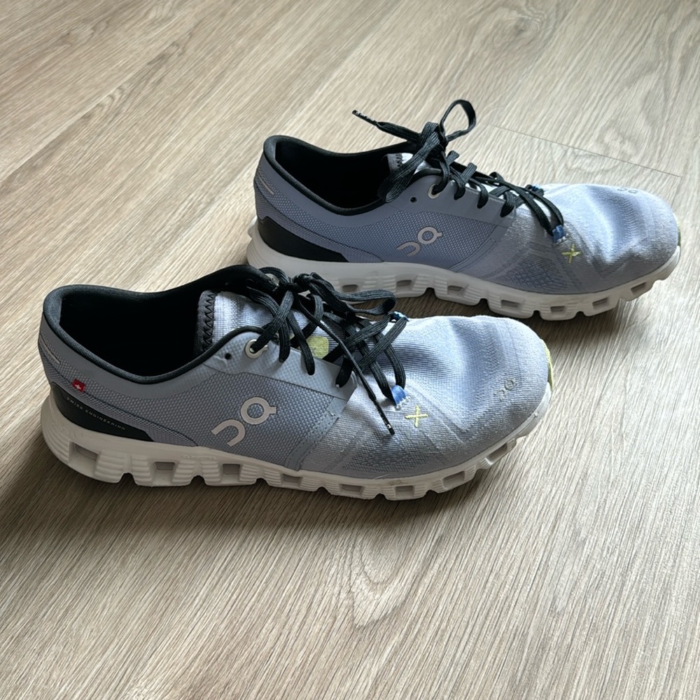 ☁️ ON Cloud X ☁️ *LIKE NEW* Women’s 9.5